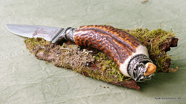 Trachtenmesser, Hirschhorngriff mit versilberter Figurkappe Trachtenmesser, Hirschhorngriff mit versilberter Figurkappe